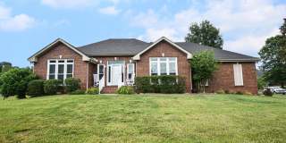 Pet Friendly Three Bedroom with Bonus! Gallery 1
