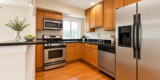 2026 Move-In Special – $500 LEASE SIGNING BONUS!! Spacious 2-Bedroom Condo in Southeast DC – In-Unit Laundry & Off-Street Parking!! Gallery 3
