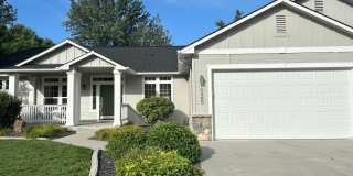 Impressive Home w/ 6 Bedrooms, Full Finished Basement, Lawn Care Included! Gallery 1