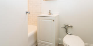 5528 S. Cornell Avenue Gallery 24