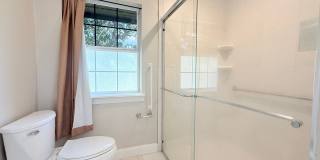 Large Open Concept House with Tons of Natural Light Gallery 18