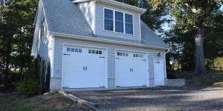Lake Front 1 Bedroom Apartment - Large Garage & Boat Parking Gallery 1