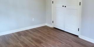 Room in 4 Bedroom Home at N Harrison Ave Gallery 17