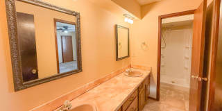 Prime Edmond Location | 3-Bed Duplex Near Boulevard & Broadway Gallery 20