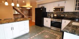 484 Walnut St Gallery 13