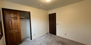 Easy commute to Downtown, West - 3 bedroom, 1.5 bath duplex with yard, garage Gallery 11