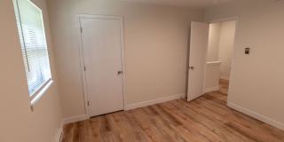 Charming and Spacious South Side 3-Bedroom Duplex Gallery 23
