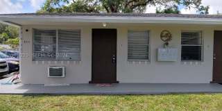 1433 SW 24th Ct Gallery 1