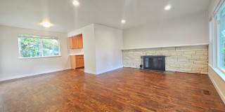 Beautifully Remodeled 3 Bed 2 Bath Rambler in Eastgate, Bellevue Gallery 5