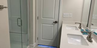 Beautiful Three Bedroom Townhouse! Gallery 13