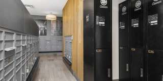 886 West Adams Street Gallery 32