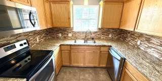 Charming 3-Bedroom Home with Fireplace, Garage & Covered Patio! Gallery 8