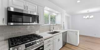 *Limited Move In Special for April Lease Start Date- $750 Off First Month's Rent! *OCEAN VIEWS! Renovated 2 Bed, 2.5 Bath Townhome in San Clemente! Gallery 13