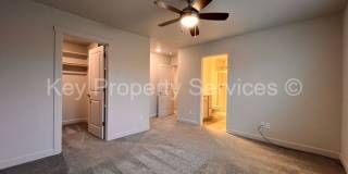 Woodland Townhome with Huge Tandem Garage Gallery 17