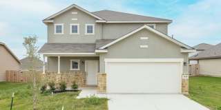 Like-New 4-Bedroom Home with Game Room & Large Private Backyard in New Braunfels Gallery 1
