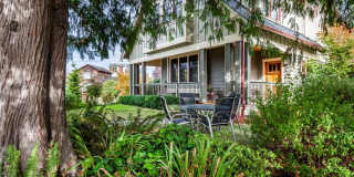 Meticulously designed Craftsman in North Beach with private beach access. Gallery 22