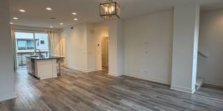Smart, Modern 4-Bedroom Townhome Near Disneyland & Major Freeways Gallery 7