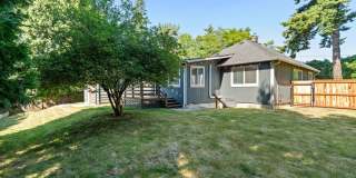 Kennydale Rambler with parking- Close to Lake Washington Gallery 31