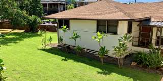 Charming Singe Family Home 3/1/2 with Spacious & Fenced Yard Gallery 5