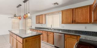 Charming 3 bed, 2.5 bath in El Mirage! W/POOL!! Gallery 15