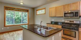Park-Like Setting, 3+ Bedrooms, Great location - Kona Ct Gallery 11