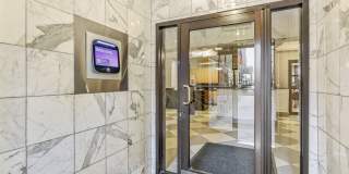 Oliver on LaSalle Gallery 17