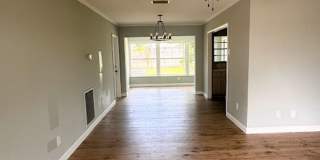 Stylish Seminole Condo with Private Garage in Chateaux de Bardmoor 55+ Community - AVAILABLE JUNE 1ST Gallery 4