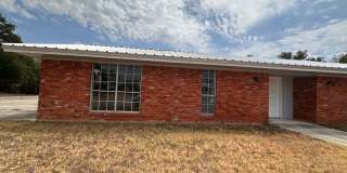 1 Bed 1 Bath Duplex Availabel NOW! Gallery 1
