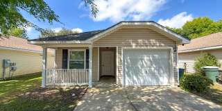 2 bedroom 2 bath Cottage home for rent in Pensacola! Gallery 1