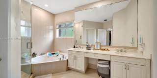 10880 NW 58th Ter Gallery 36