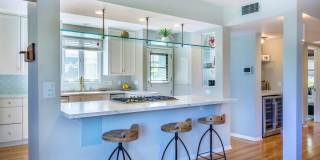 MODERN ARCHITECTURE W/ BEACH CHARM: BRIGHT & AIRY, 4BR3BA, 2-STORY HOME W/ OPEN & BRIGHT LIVING SPACE & LARGE YARD W/ DECK & JACUZZI LESS THAN A BLOCK TO LMU, CLOSE TO PARK, SHOPPING, LAX & 10 MINS TO BEACH! Gallery 13