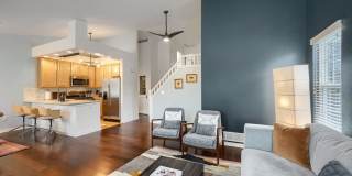 2 BDR Gorgeous Updated Townhome with Huge Garden Gallery 10