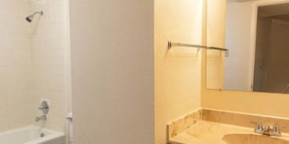 Cozy Townhome off Lee Trevino! Gallery 6