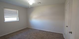 MORE SPACE. MORE CONVENIENCE. A GREAT CENTRAL MOORE LOCATION. Gallery 27