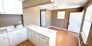 AVAILABLE NOW! 2 Bedroom / 1 Bath Duplex Near Brooks City Base! Gallery 6