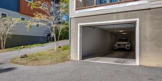 1661 Metropolitan Boulevard Gallery 18