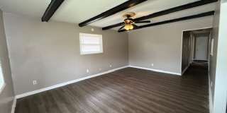 LARGE 4BR ONE LEVEL HOME WITH A GREAT FLOORPLAN.  TONS OF SPACE! Gallery 8