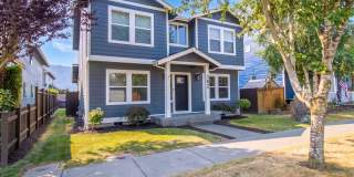 Updated 4-Bedroom Enumclaw Home | Tesla Charger, A/C & Bonus Room Gallery 1