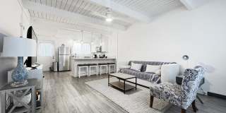 Furnished Waialae Townhouse near Kahala Mall with A/C Gallery 1