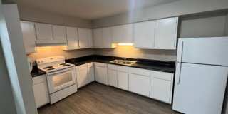 Two-Bed Downtown Apt with a View! Gallery 38