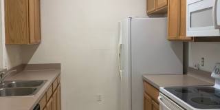 "Move In Special" $250 OFF First Month's Rent - Lovely 3 Bedroom 2 Bath Condo Gallery 4