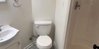 Charming 3 Bedroom House With Inground POOL Gallery 12