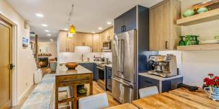 2+ Bed 2.5 Bath East Madison Townhouse Gallery 5