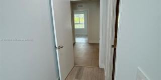 2555 NE 193rd St Gallery 5