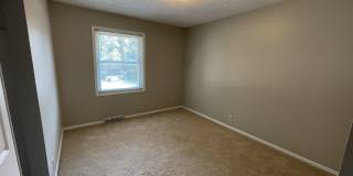 15112 Lincoln Cir – 3 Bed/2 Bath Split Entry in Millard School District | Fireplace, Deck, Fenced Yard Gallery 11