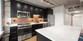 Fully Furnished Designer Loft with Parking & Monument Views! Gallery 16