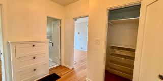 Beautiful 2 bed 1 bath home in University Heights Gallery 12