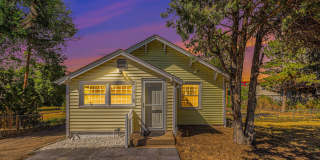 Charming 4Bed/2Bath with Huge Backyard Gallery 1