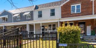 Recently Updated, 2 bed 2 1/2 Bath with Fenced Front and Back Yard! Gallery 1