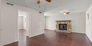 Private Basement Unit at 2630 Merry Oaks Trail Gallery 14